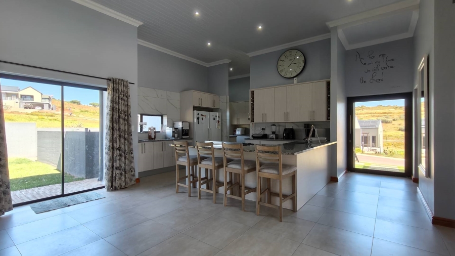 4 Bedroom Property for Sale in Outeniquasbosch Western Cape